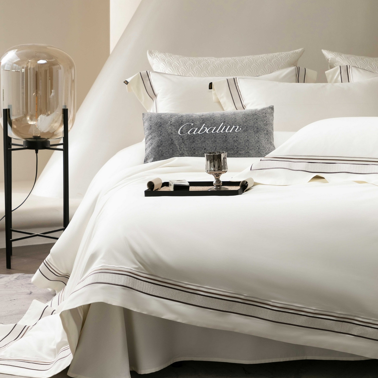 91家纺网 家纺一手货源 找家纺 （总）卡巴伦家纺 2026新款简奢高定超细旦全棉纯棉绣边系列四件套-斯丹娜（会员：套件-20元 商品价格不得低于：标准：458元）