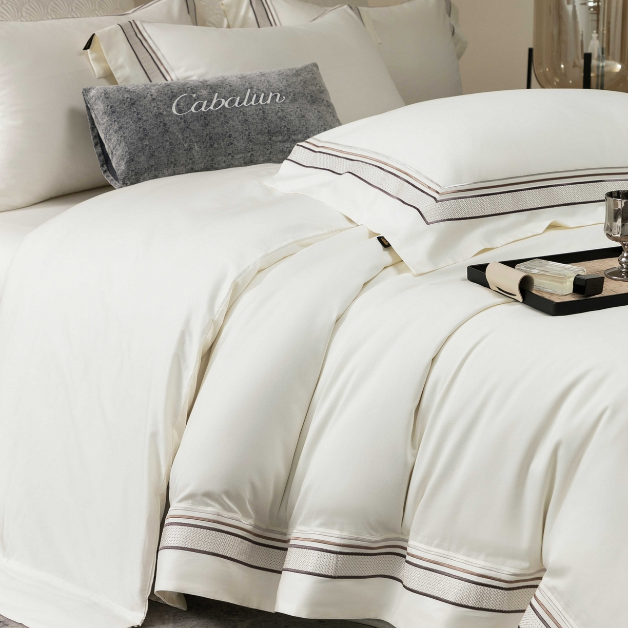 91家纺网 家纺一手货源 找家纺 （总）卡巴伦家纺 2026新款简奢高定超细旦全棉纯棉绣边系列四件套-斯丹娜（会员：套件-20元 商品价格不得低于：标准：458元）