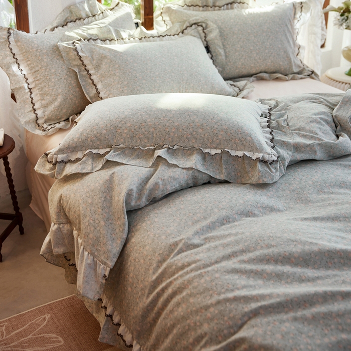 91家纺网 家纺一手货源 找家纺 卡姿家纺 2026春夏韩版小碎花双层花边系列 绿芜汀