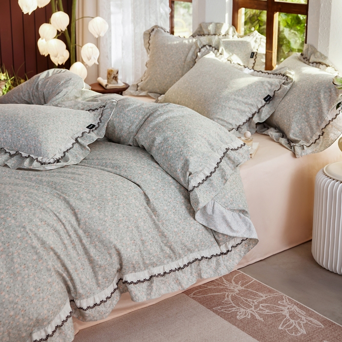 91家纺网 家纺一手货源 找家纺 卡姿家纺 2026春夏韩版小碎花双层花边系列 绿芜汀