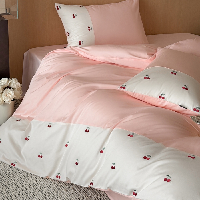 91家纺网 家纺一手货源 找家纺 卡姿家纺 2026春夏60支长绒棉文艺清新— 樱桃派对 樱桃派对-粉