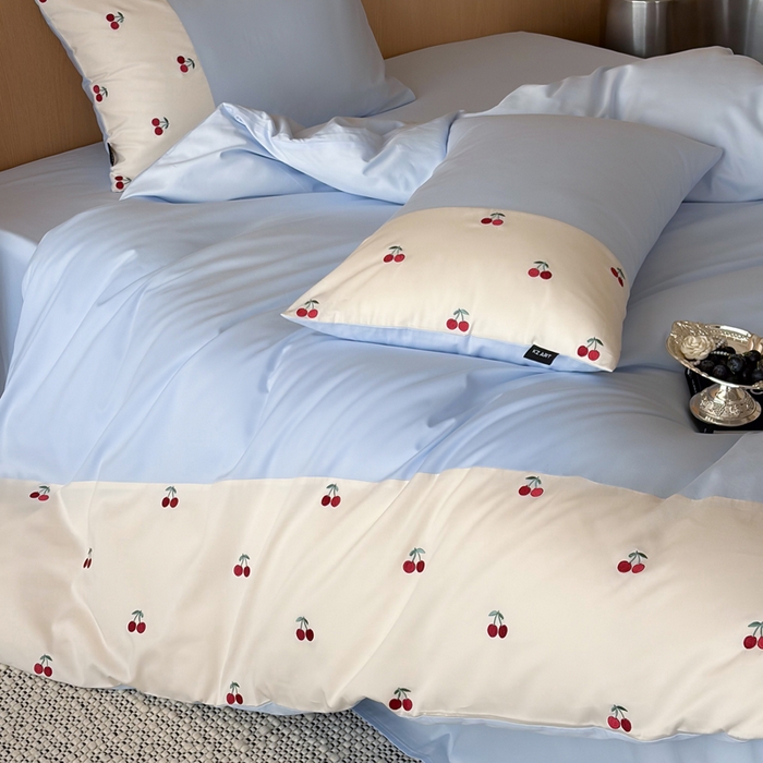 91家纺网 家纺一手货源 找家纺 卡姿家纺 2026春夏60支长绒棉文艺清新— 樱桃派对 樱桃派对-蓝