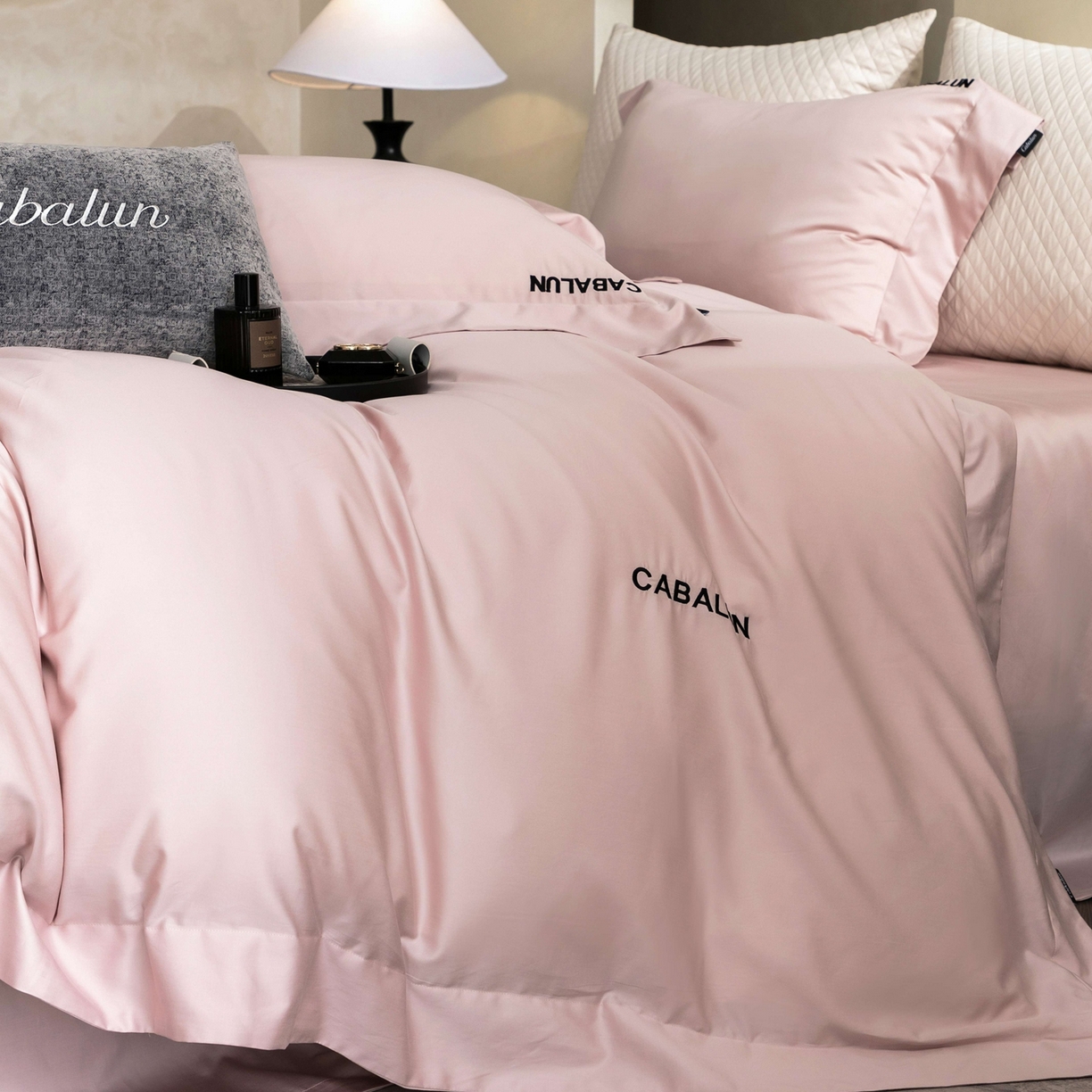 91家纺网 家纺一手货源 找家纺 卡巴伦家纺 2026新款80超细旦天丝棉磨毛四件套（会员：套件-20元 商品价格不得低于：标准：468） 玉露清风