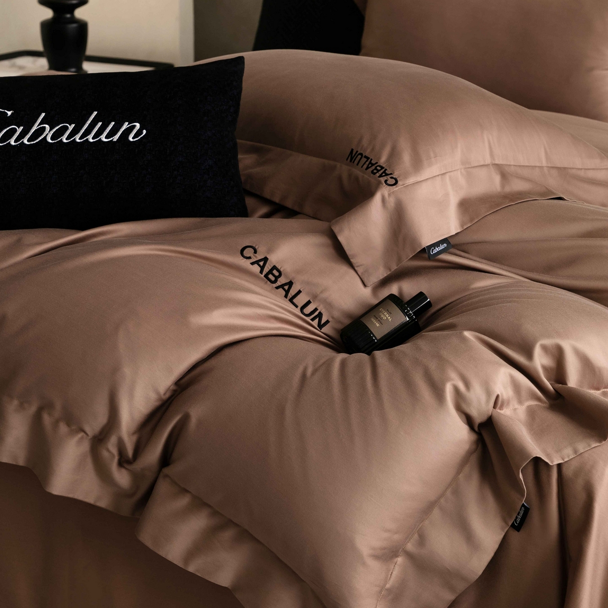 91家纺网 家纺一手货源 找家纺 卡巴伦家纺 2026新款80超细旦天丝棉磨毛四件套（会员：套件-20元 商品价格不得低于：标准：468） 秋水伊人