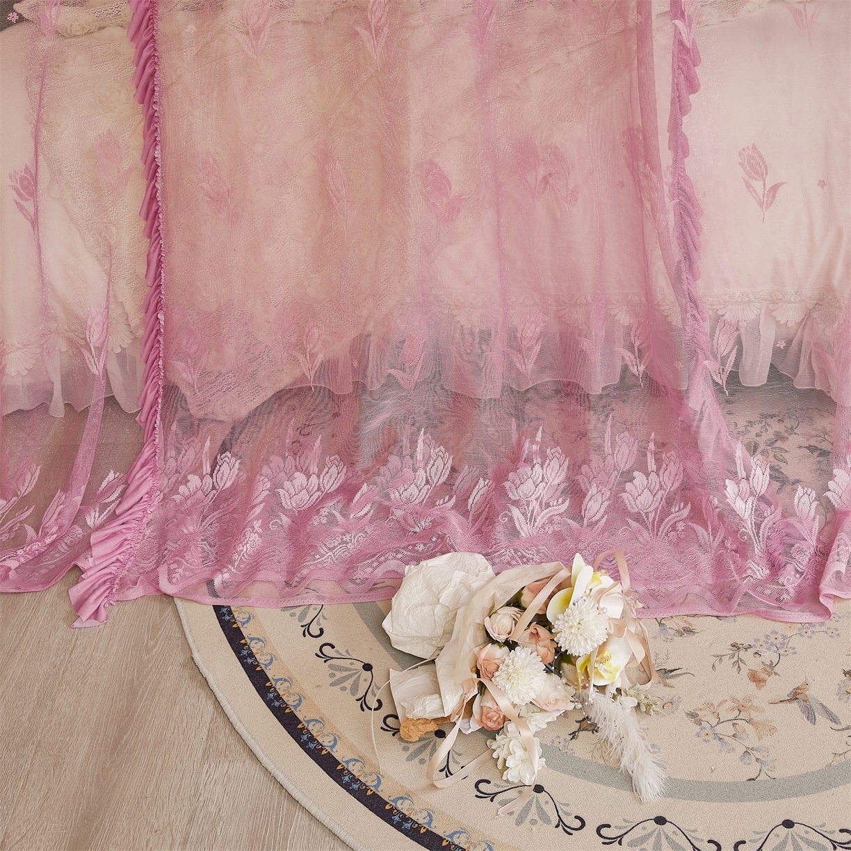 91家纺网 家纺一手货源 找家纺 世婕 2026新款双丝提花落地花边蚊帐-浪漫满屋 浪漫满屋-樱花粉