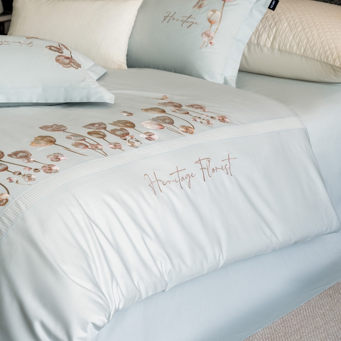 91家纺网 家纺一手货源 找家纺 卡姿家纺 2026春夏森系小清新刺绣 — 莉奥 莉奥-蓝