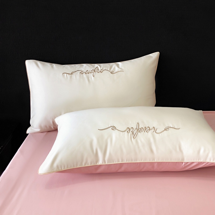 91家纺网 家纺一手货源 找家纺 禧澜庭 2026新款高支纯棉全棉斜纹四件套刺绣绣花款轻奢三件套--卡罗系列 皓月白+柔粉