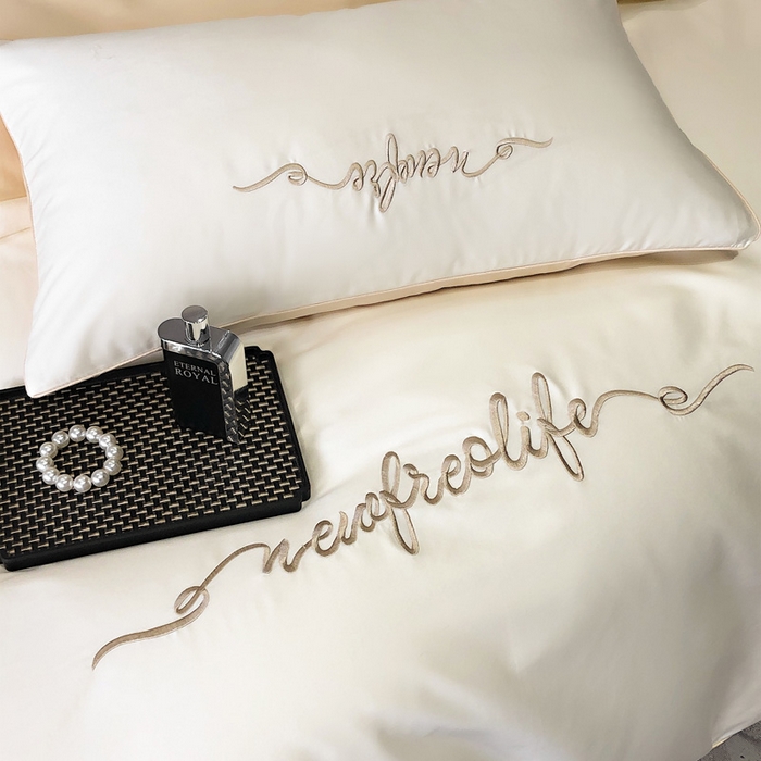 91家纺网 家纺一手货源 找家纺 禧澜庭 2026新款高支纯棉全棉斜纹四件套刺绣绣花款轻奢三件套--卡罗系列 皓月白+卡其