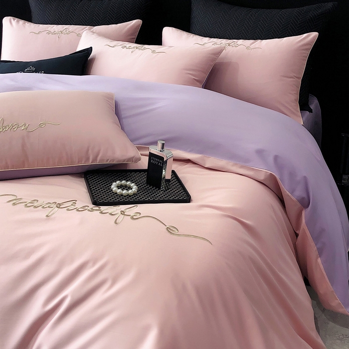 91家纺网 家纺一手货源 找家纺 禧澜庭 2026新款高支纯棉全棉斜纹四件套刺绣绣花款轻奢三件套--卡罗系列 戴妃粉+魅紫