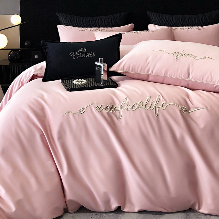 91家纺网 家纺一手货源 找家纺 禧澜庭 2026新款高支纯棉全棉斜纹四件套刺绣绣花款轻奢三件套--卡罗系列 戴妃粉