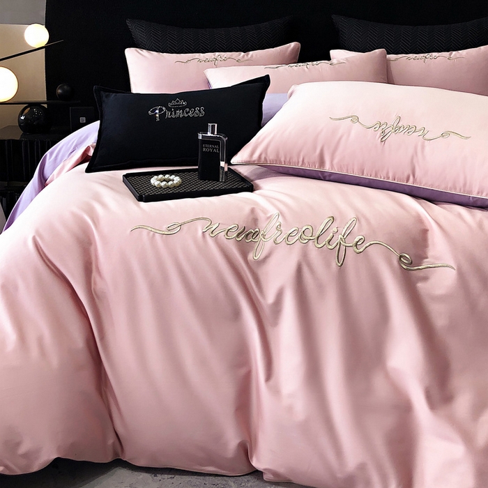 91家纺网 家纺一手货源 找家纺 禧澜庭 2026新款高支纯棉全棉斜纹四件套刺绣绣花款轻奢三件套--卡罗系列 戴妃粉+魅紫