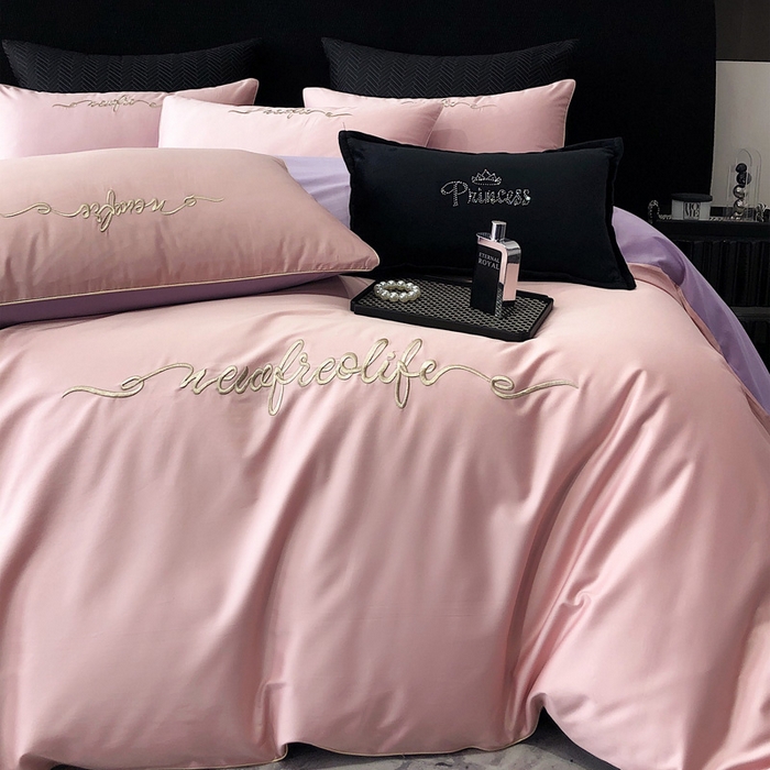 91家纺网 家纺一手货源 找家纺 禧澜庭 2026新款高支纯棉全棉斜纹四件套刺绣绣花款轻奢三件套--卡罗系列 戴妃粉+魅紫