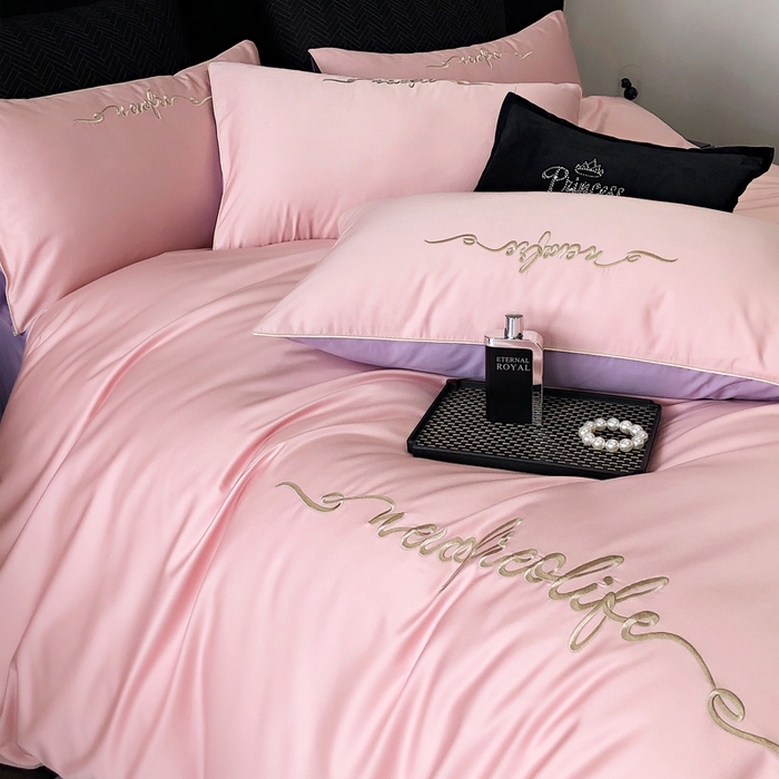 91家纺网 家纺一手货源 找家纺 禧澜庭 2026新款高支纯棉全棉斜纹四件套刺绣绣花款轻奢三件套--卡罗系列 戴妃粉+魅紫