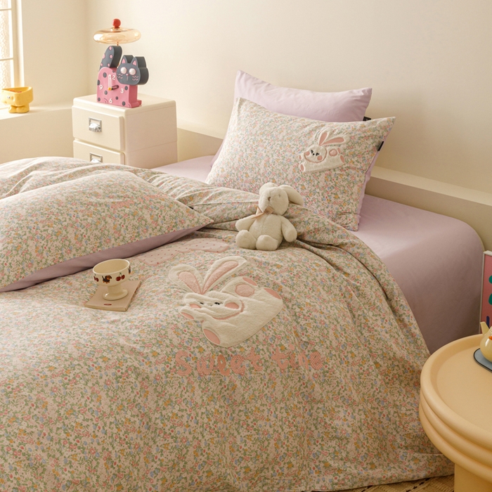 91家纺网 家纺一手货源 找家纺 卡姿家纺 2026春夏治愈系萌趣小刺绣  第一季 花花兔精灵