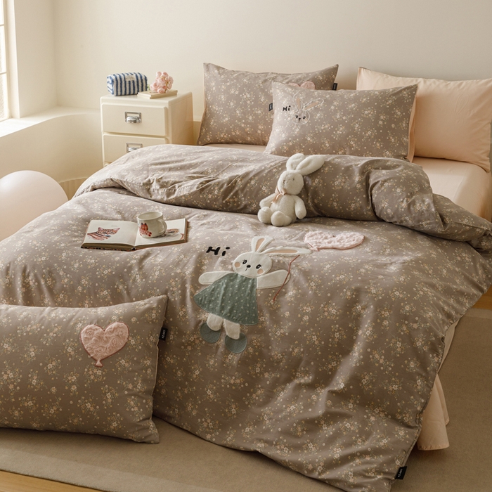 91家纺网 家纺一手货源 找家纺 卡姿家纺 2026春夏治愈系萌趣小刺绣  第一季 小兔雪莉