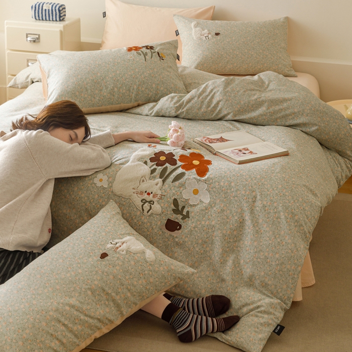 91家纺网 家纺一手货源 找家纺 卡姿家纺 2026春夏治愈系萌趣小刺绣  第一季 小猫雅米