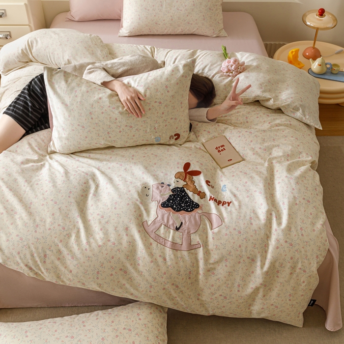 91家纺网 家纺一手货源 找家纺 卡姿家纺 2026春夏治愈系萌趣小刺绣  第一季 童年