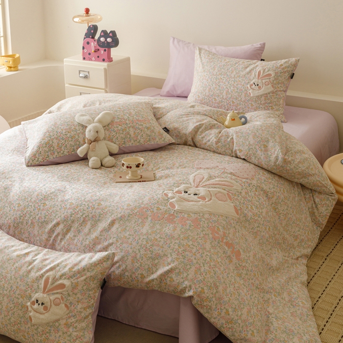 91家纺网 家纺一手货源 找家纺 卡姿家纺 2026春夏治愈系萌趣小刺绣  第一季 花花兔精灵