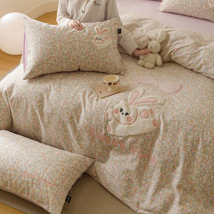 91家纺网 家纺一手货源 找家纺 卡姿家纺 2026春夏治愈系萌趣小刺绣  第一季 花花兔精灵