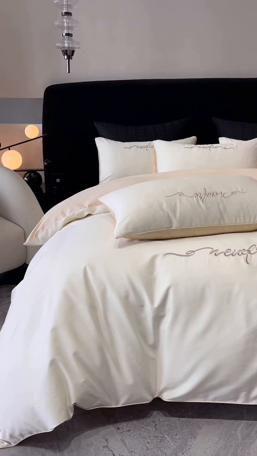 91家纺网 家纺一手货源 找家纺 禧澜庭 2026新款高支纯棉全棉斜纹四件套刺绣绣花款轻奢三件套--卡罗系列 皓月白+卡其