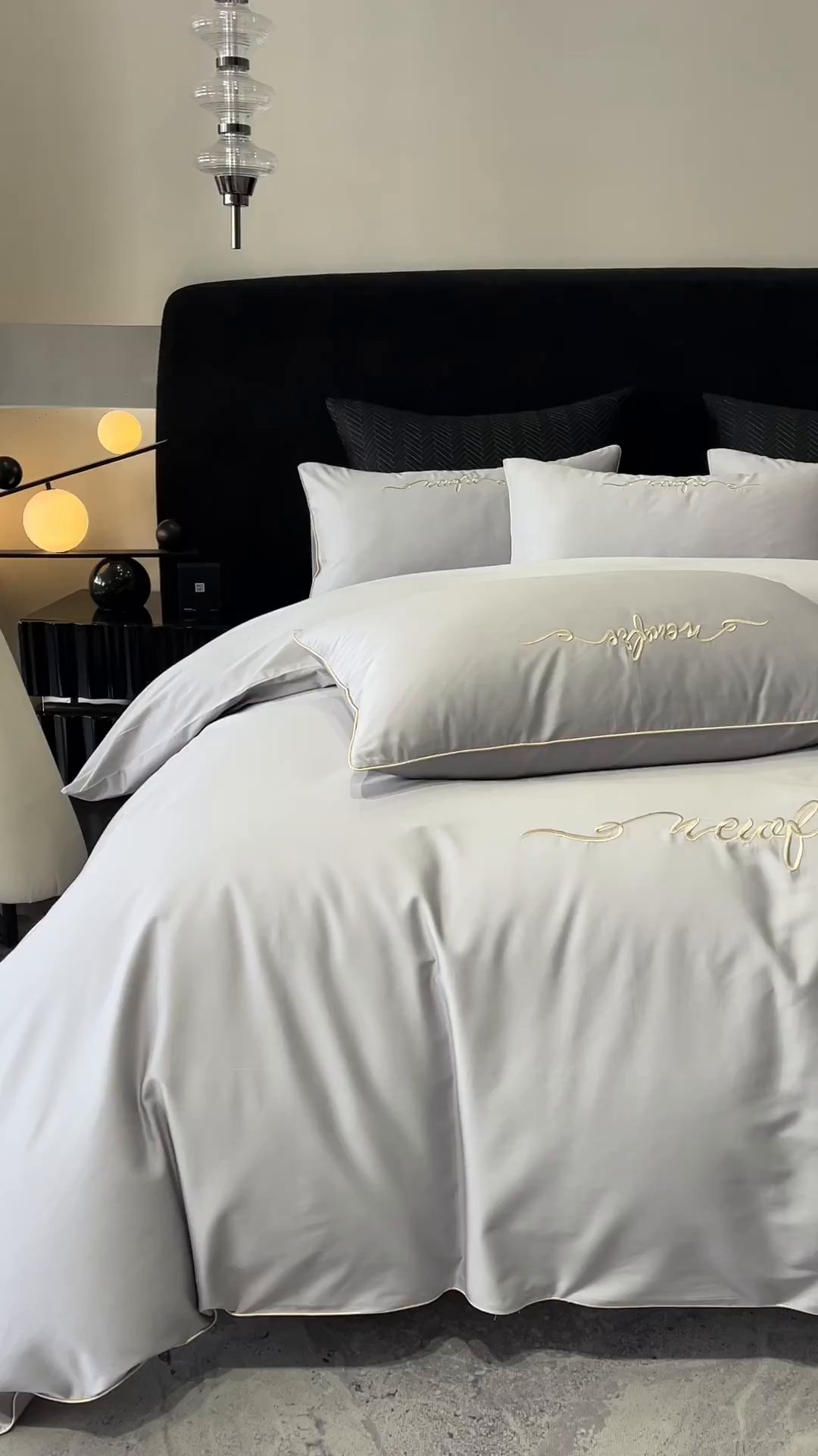 91家纺网 家纺一手货源 找家纺 禧澜庭 2026新款高支纯棉全棉斜纹四件套刺绣绣花款轻奢三件套--卡罗系列 月光灰