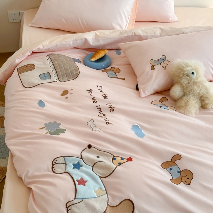 91家纺网 家纺一手货源 找家纺 （总）卡姿家纺 2026春夏萌趣气质大贴布 — 小狗乐园