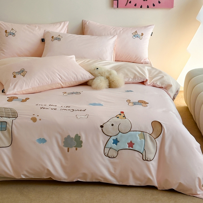 91家纺网 家纺一手货源 找家纺 卡姿家纺 2026春夏萌趣气质大贴布 — 小狗乐园 小狗乐园粉