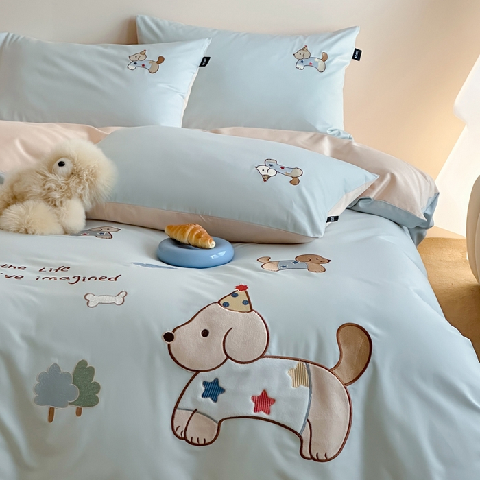 91家纺网 家纺一手货源 找家纺 卡姿家纺 2026春夏萌趣气质大贴布 — 小狗乐园 小狗乐园浅蓝