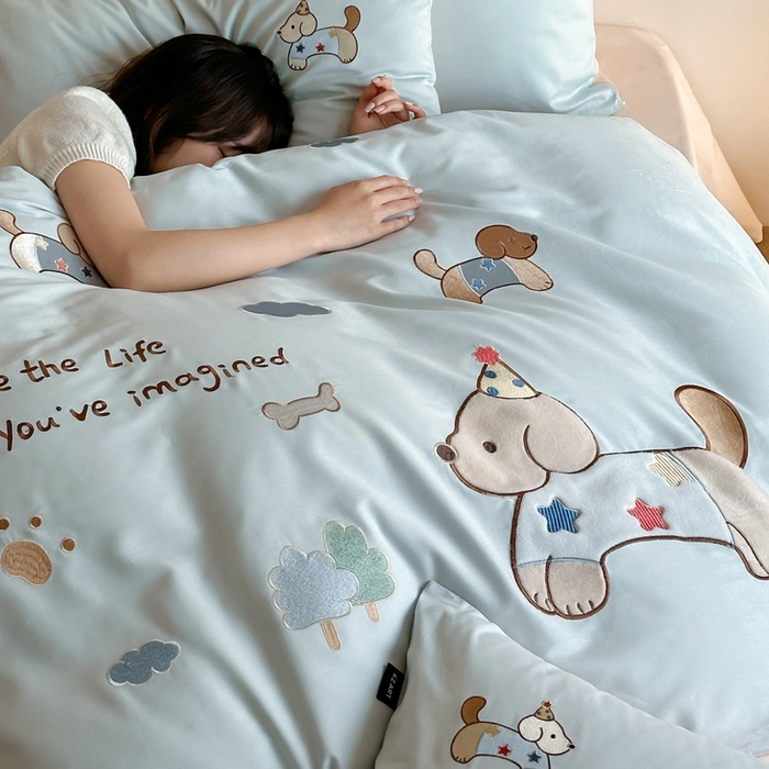 91家纺网 家纺一手货源 找家纺 卡姿家纺 2026春夏萌趣气质大贴布 — 小狗乐园 小狗乐园浅蓝