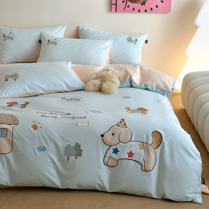 91家纺网 家纺一手货源 找家纺 卡姿家纺 2026春夏萌趣气质大贴布 — 小狗乐园 小狗乐园浅蓝