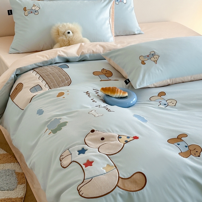 91家纺网 家纺一手货源 找家纺 卡姿家纺 2026春夏萌趣气质大贴布 — 小狗乐园 小狗乐园浅蓝