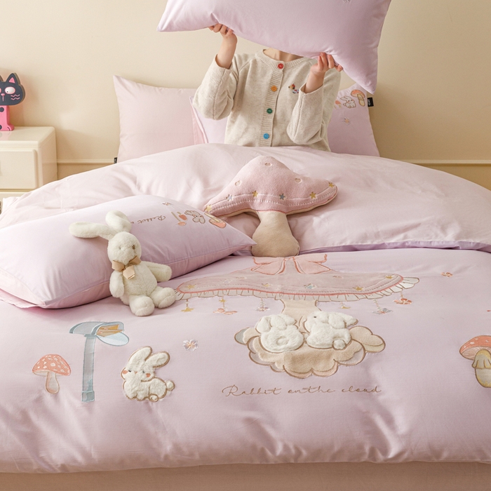 91家纺网 家纺一手货源 找家纺 卡姿家纺 2026春夏萌趣气质大贴布 — 蘑菇乐园 蘑菇乐园-紫