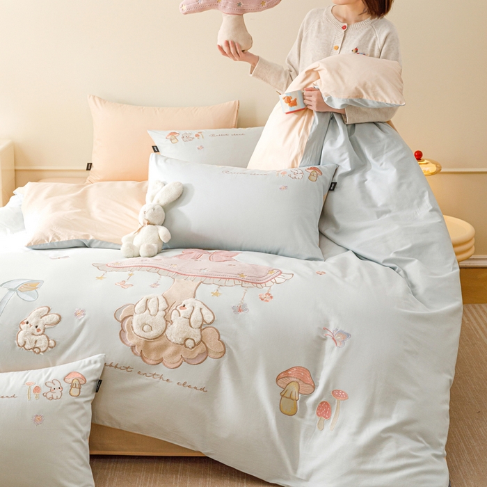 91家纺网 家纺一手货源 找家纺 卡姿家纺 2026春夏萌趣气质大贴布 — 蘑菇乐园 蘑菇乐园-蓝