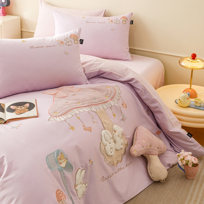 91家纺网 家纺一手货源 找家纺 卡姿家纺 2026春夏萌趣气质大贴布 — 蘑菇乐园 蘑菇乐园-紫