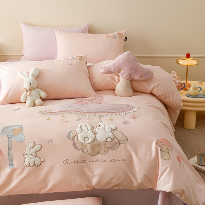 91家纺网 家纺一手货源 找家纺 卡姿家纺 2026春夏萌趣气质大贴布 — 蘑菇乐园 蘑菇乐园-粉