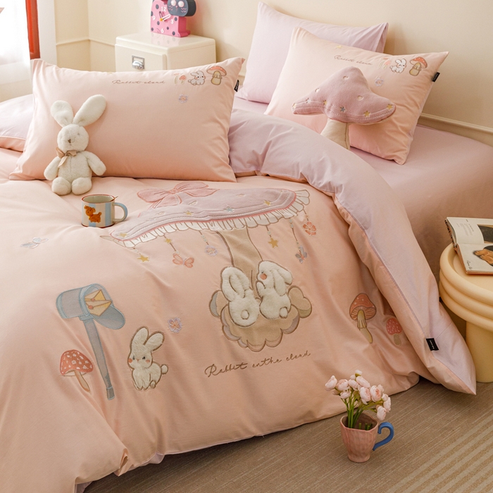 91家纺网 家纺一手货源 找家纺 卡姿家纺 2026春夏萌趣气质大贴布 — 蘑菇乐园 蘑菇乐园-粉