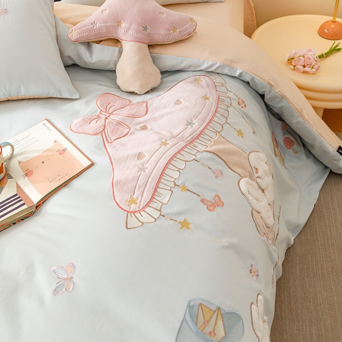 91家纺网 家纺一手货源 找家纺 卡姿家纺 2026春夏萌趣气质大贴布 — 蘑菇乐园 蘑菇乐园-蓝