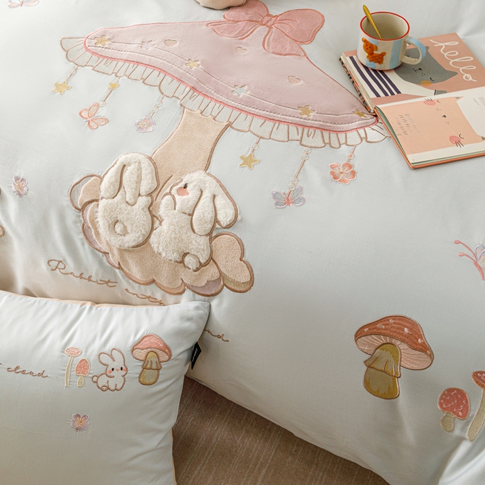 91家纺网 家纺一手货源 找家纺 卡姿家纺 2026春夏萌趣气质大贴布 — 蘑菇乐园 蘑菇乐园-蓝