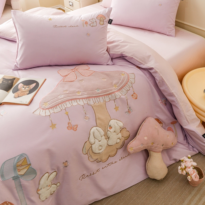 91家纺网 家纺一手货源 找家纺 卡姿家纺 2026春夏萌趣气质大贴布 — 蘑菇乐园 蘑菇乐园-紫