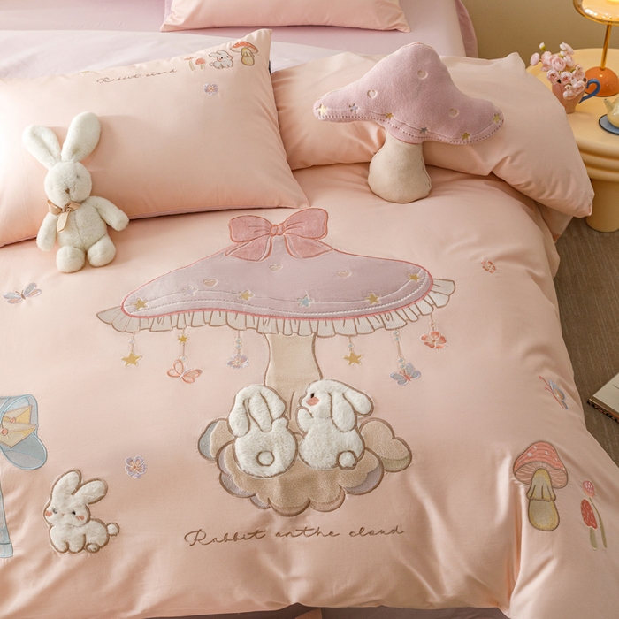 91家纺网 家纺一手货源 找家纺 卡姿家纺 2026春夏萌趣气质大贴布 — 蘑菇乐园 蘑菇乐园-粉