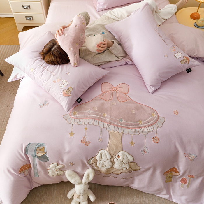 91家纺网 家纺一手货源 找家纺 卡姿家纺 2026春夏萌趣气质大贴布 — 蘑菇乐园 蘑菇乐园-紫