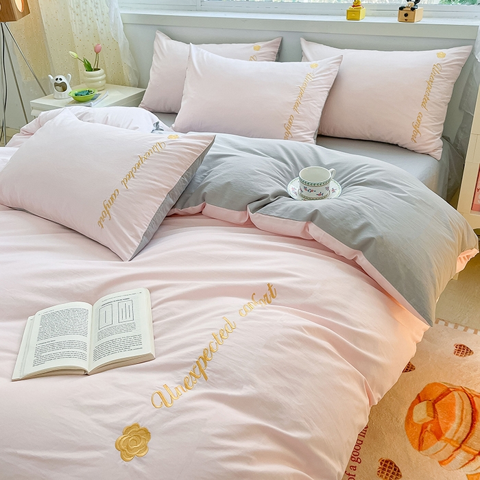 91家纺网 家纺一手货源 找家纺 禧澜庭 2026新款纯棉全棉斜纹四件套刺绣绣花款春小清新三件套-幸运花 幸运花-优雅粉+中灰