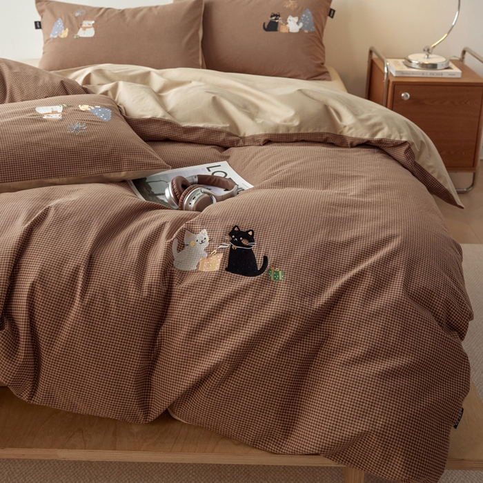 91家纺网 家纺一手货源 找家纺 卡姿家纺 2026春夏色织水洗棉文艺时尚居家系列 猫咪礼物