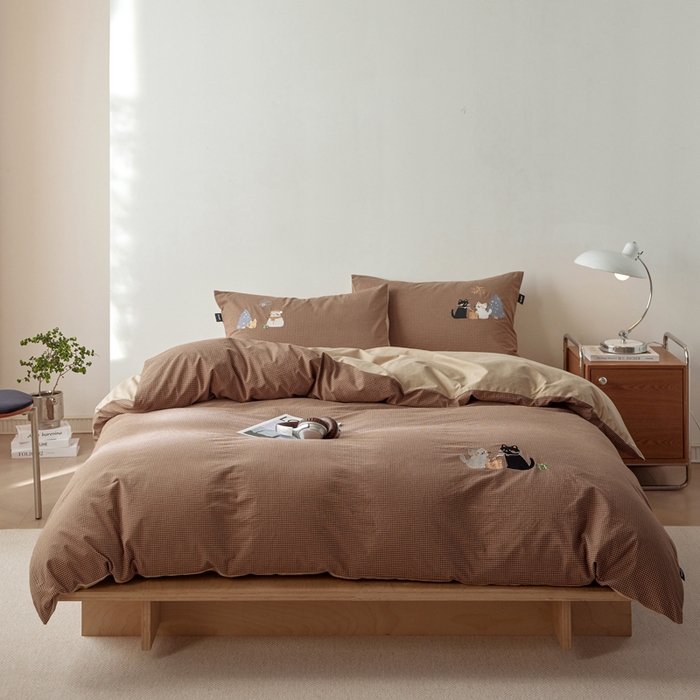 91家纺网 家纺一手货源 找家纺 卡姿家纺 2026春夏色织水洗棉文艺时尚居家系列 猫咪礼物