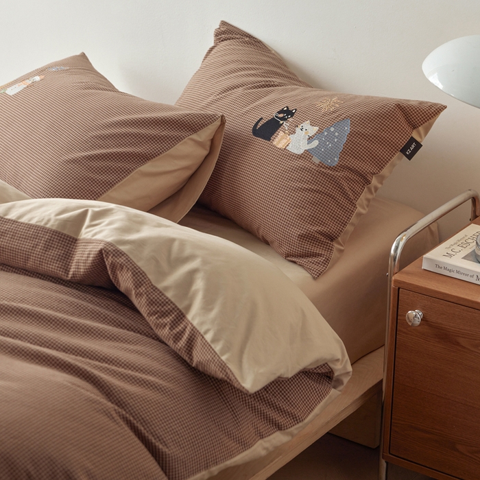 91家纺网 家纺一手货源 找家纺 卡姿家纺 2026春夏色织水洗棉文艺时尚居家系列 猫咪礼物