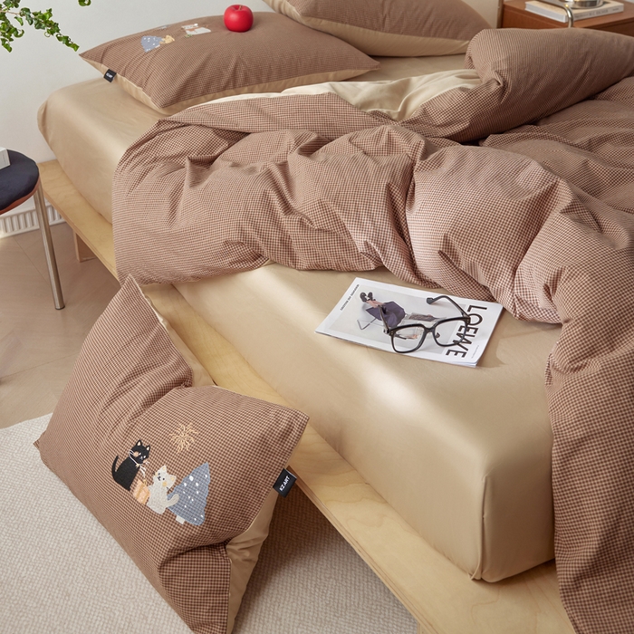 91家纺网 家纺一手货源 找家纺 卡姿家纺 2026春夏色织水洗棉文艺时尚居家系列 猫咪礼物