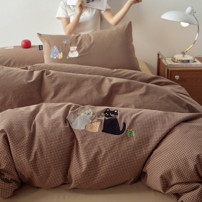 91家纺网 家纺一手货源 找家纺 卡姿家纺 2026春夏色织水洗棉文艺时尚居家系列 猫咪礼物