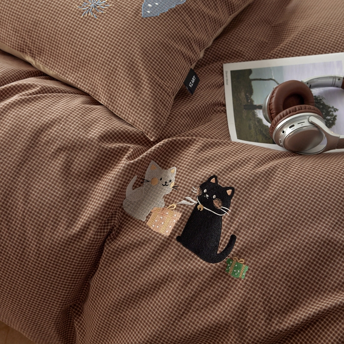 91家纺网 家纺一手货源 找家纺 卡姿家纺 2026春夏色织水洗棉文艺时尚居家系列 猫咪礼物