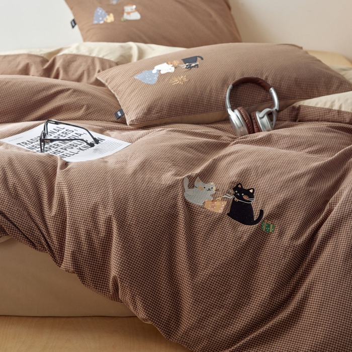 91家纺网 家纺一手货源 找家纺 卡姿家纺 2026春夏色织水洗棉文艺时尚居家系列 猫咪礼物