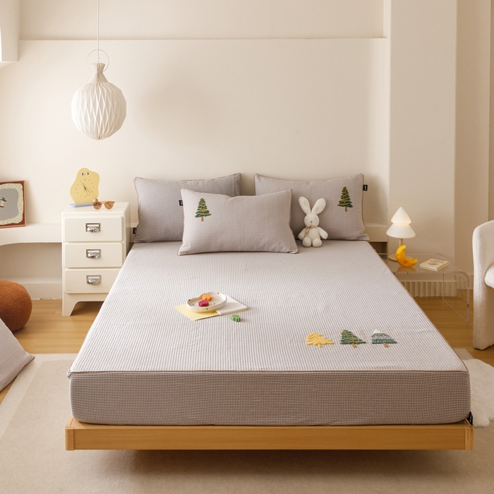 91家纺网 家纺一手货源 找家纺 卡姿家纺 2026春夏全棉双层纱床盖式床笠三件套 圣诞树